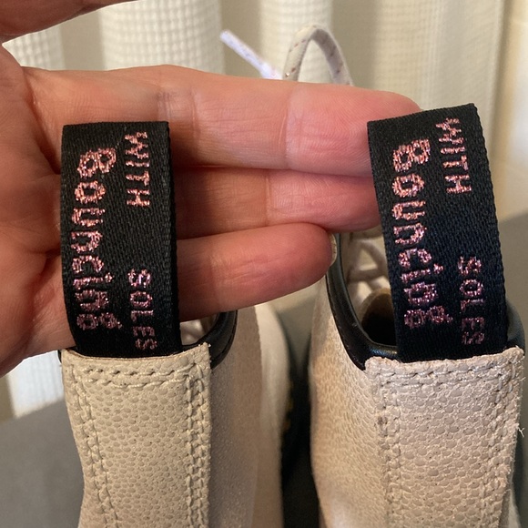 Dr. Martens 1460 Bejeweled Womens Size 8 Boots White Pink Leather Lace Up NEW - Picture 5 of 10